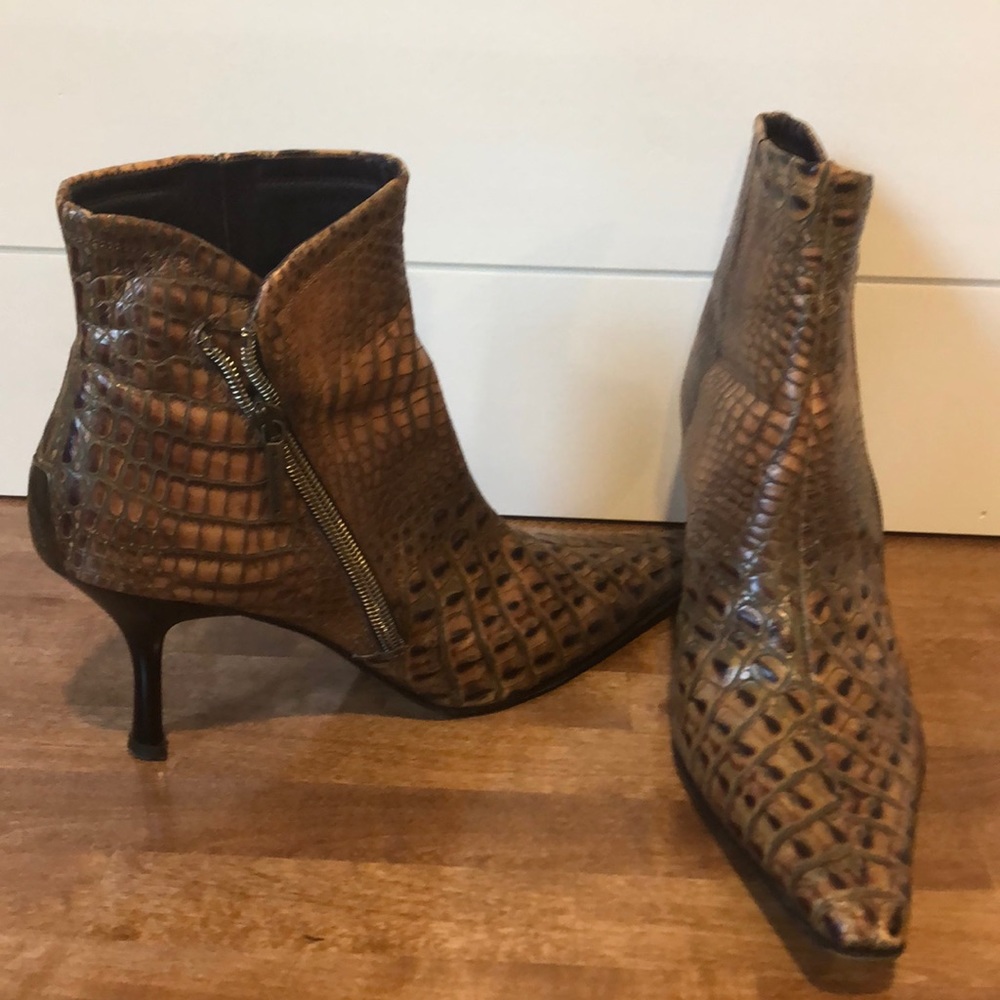 Donald J Pliner ankle boots